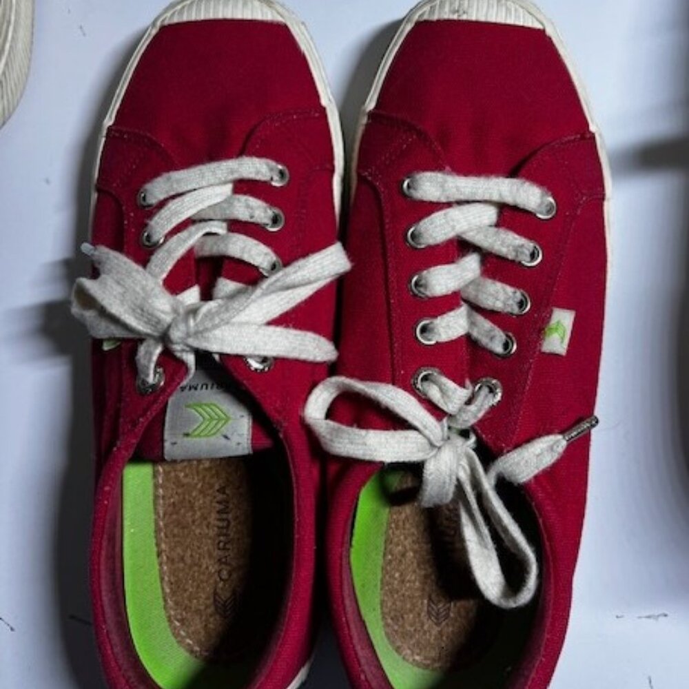 Classic Cariuma Red Canvas Women's Size 9 Sneakers